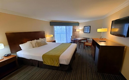HUNTINGTON BEACH INN image 11