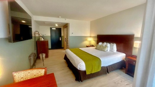 HUNTINGTON BEACH INN image 21