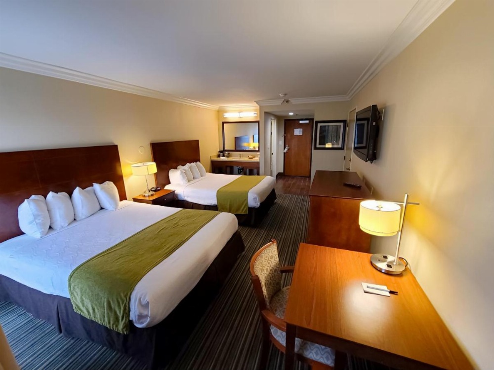 HUNTINGTON BEACH INN Image 24