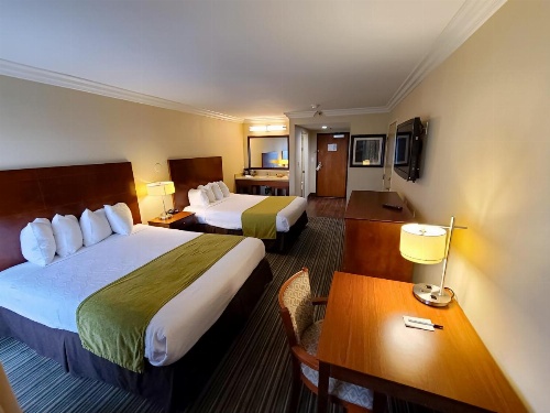 HUNTINGTON BEACH INN image 24
